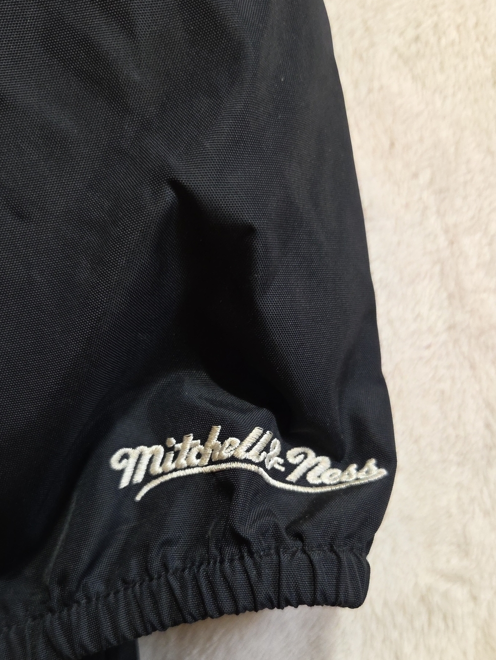 Mitchell & Ness NBA Atlanta Hawks Windbreaker - Picture 8 of 10